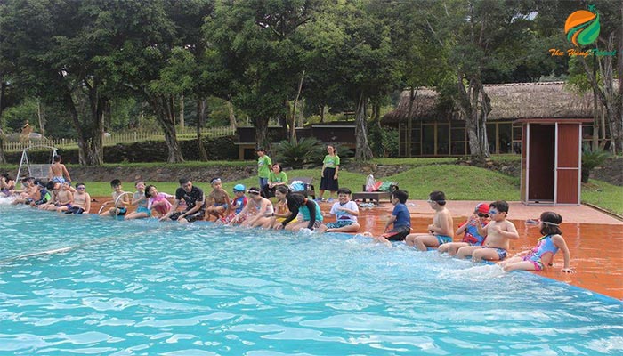 Bể bơi ngoài trời ở khu Paragon Resort