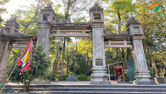 Đền Thượng là địa điểm du lịch tâm linh ở Vườn Quốc Gia Ba Vì