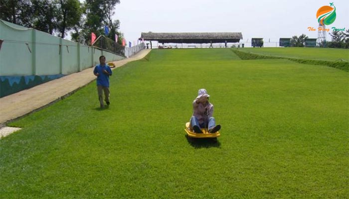 Trò chơi trượt cỏ ở Asean Resort
