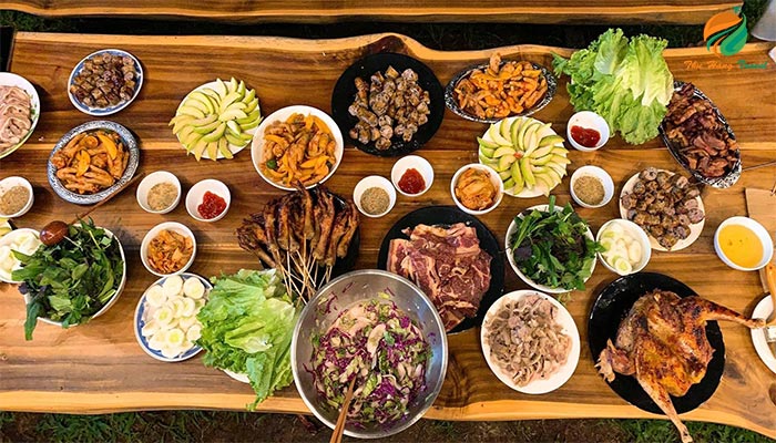 Cả đoàn cùng nướng BBQ tại các khu homestay gần Hà Nội