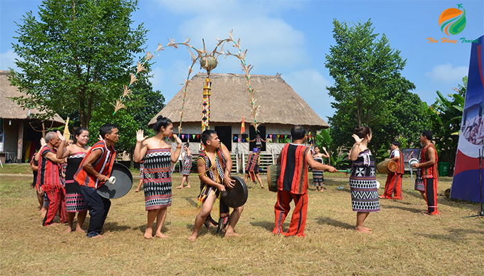 Lễ hội tại làng văn hóa