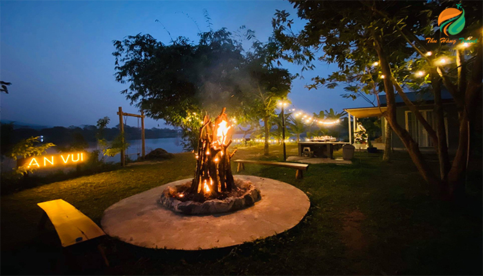 Đốt lửa trại tại An Vui Lodge & Cottage