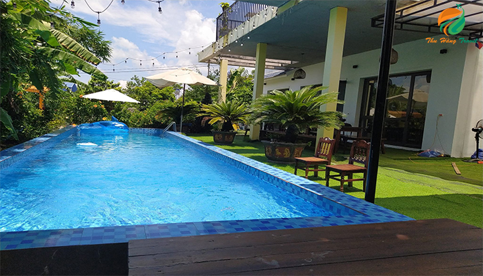 Bể bơi tại villa vườn đom đóm