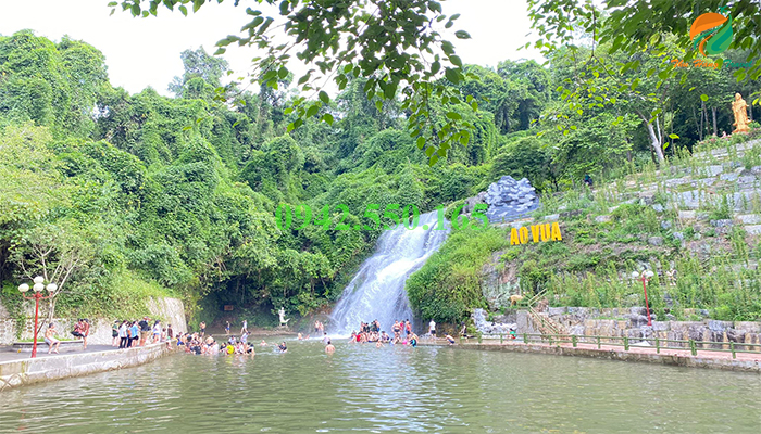 Tham quan suối thác - Tour Làng văn hóa Ao Vua