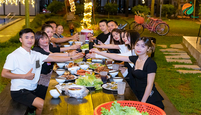 Ăn tối BBQ ngoài trời